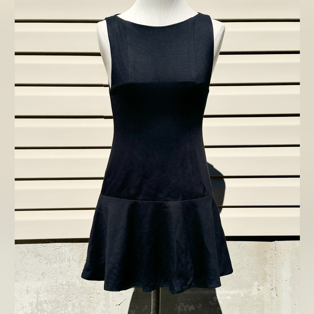 ALICE AND OLIVIA BLACK SLEEVELESS FIT AND FLARE STRETCH A LINE 2 SMALL